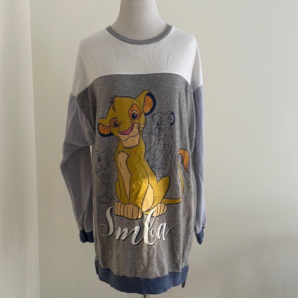 Lion king pajamas with Simba on front longer in back by Disney size S 4–6